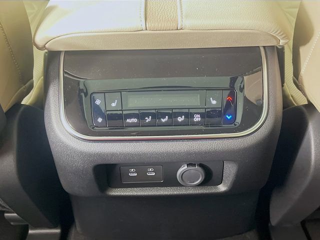 New 2025 Nissan Armada Platinum Reserve image 16
