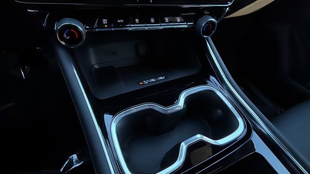 Certified 2025 Chevrolet Traverse LT image 38