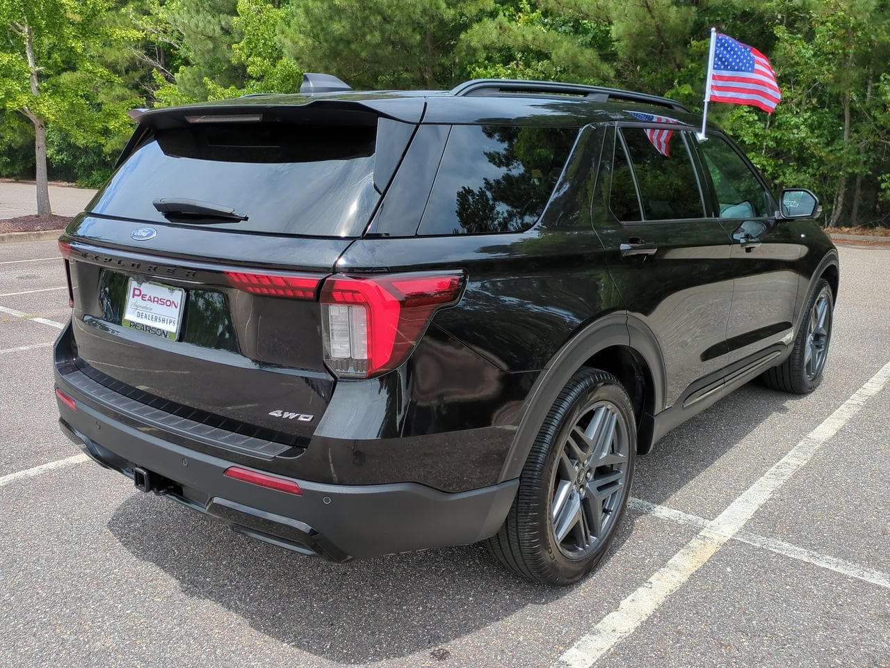 Used 2025 Ford Explorer ST-Line w/ ST-Line Street Pack AWD/4WD image 4