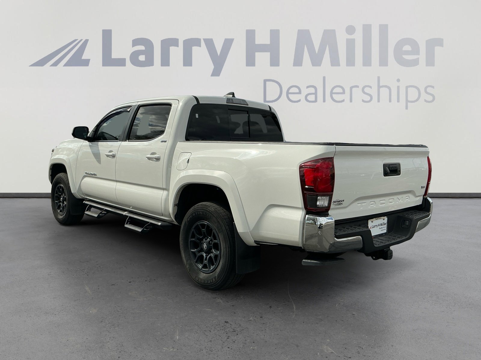 Certified 2021 Toyota Tacoma SR5 image 3