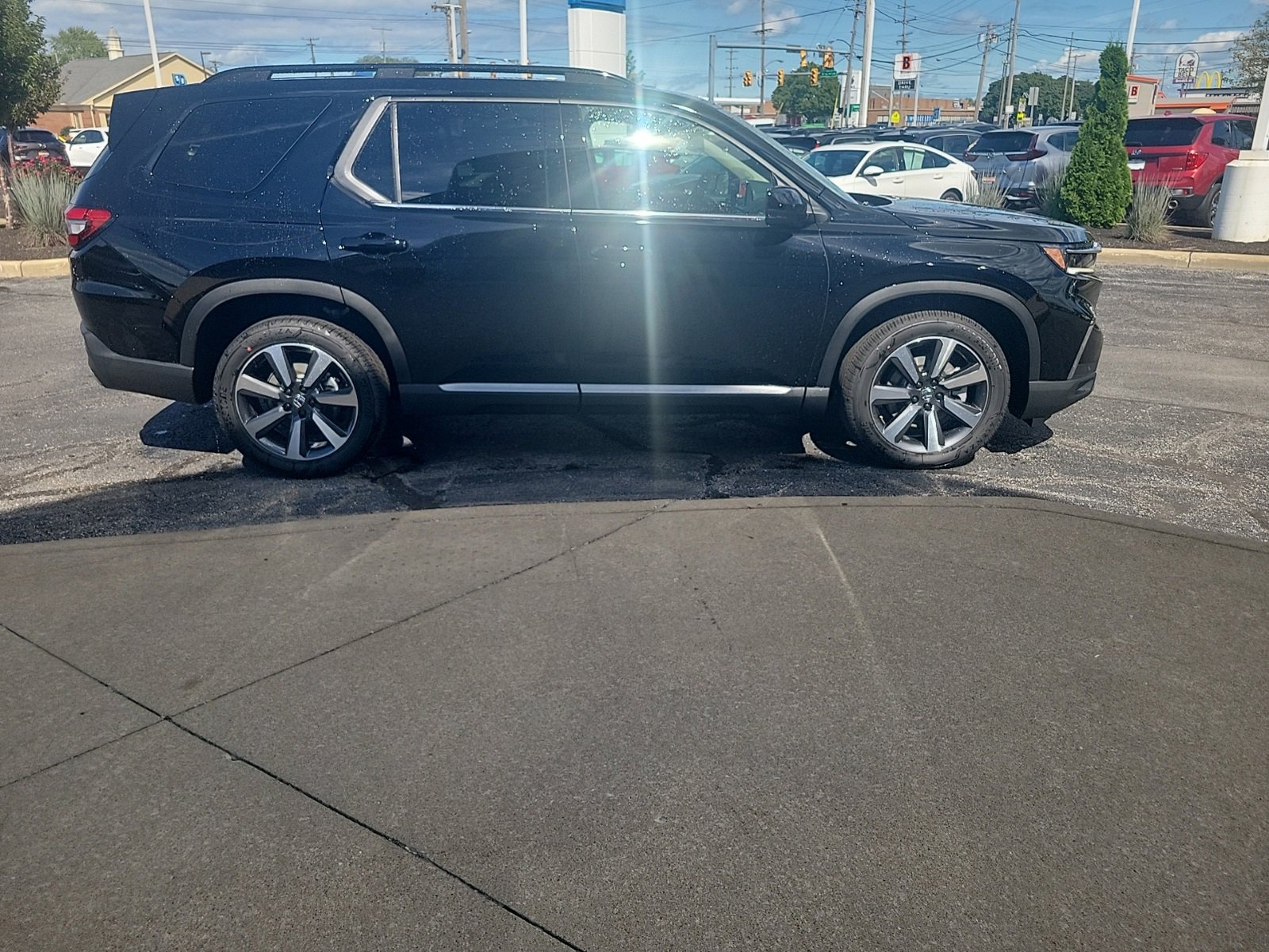 New 2025 Honda Pilot Touring image 4