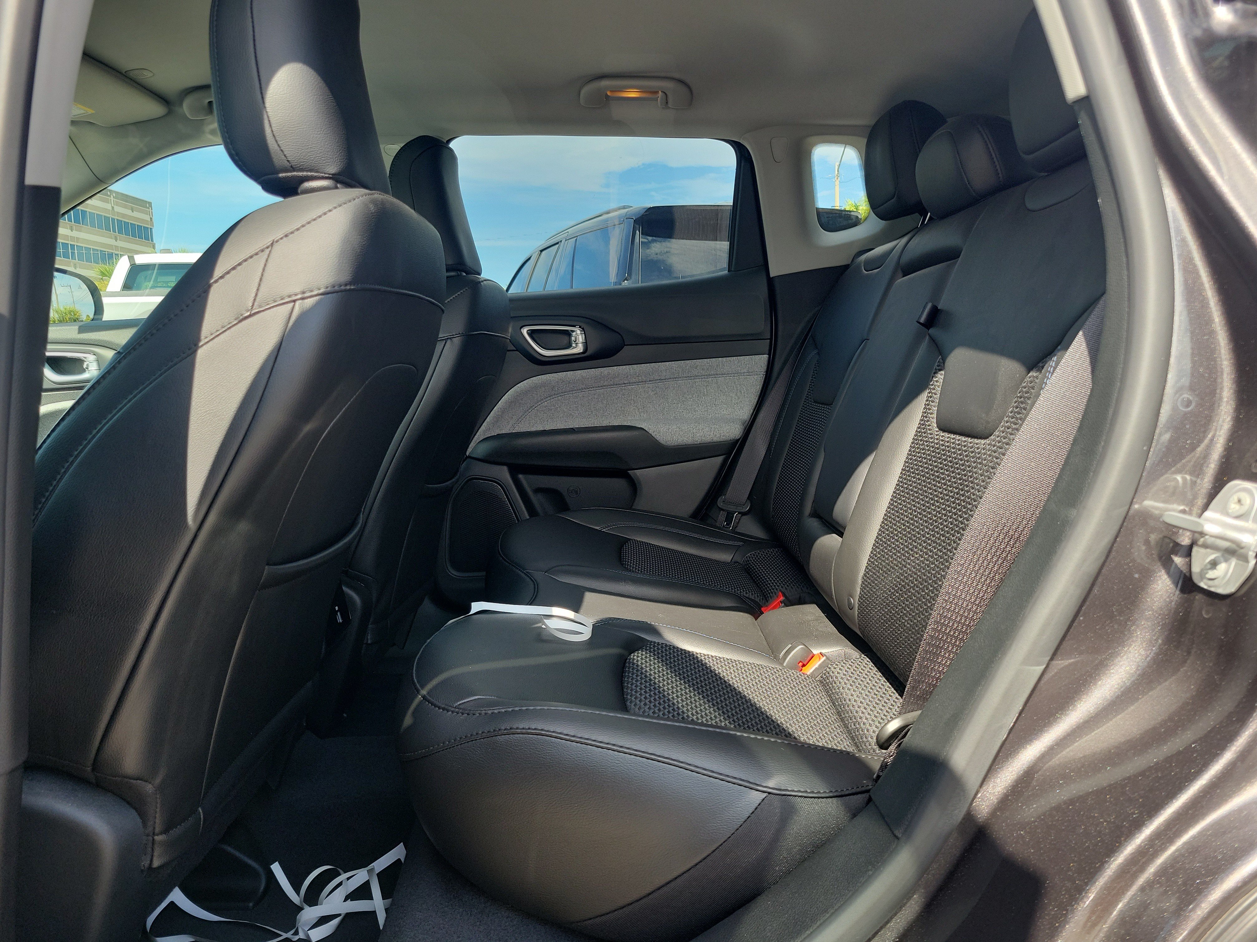 Used 2022 Jeep Compass Latitude w/ Convenience Group FWD image 8