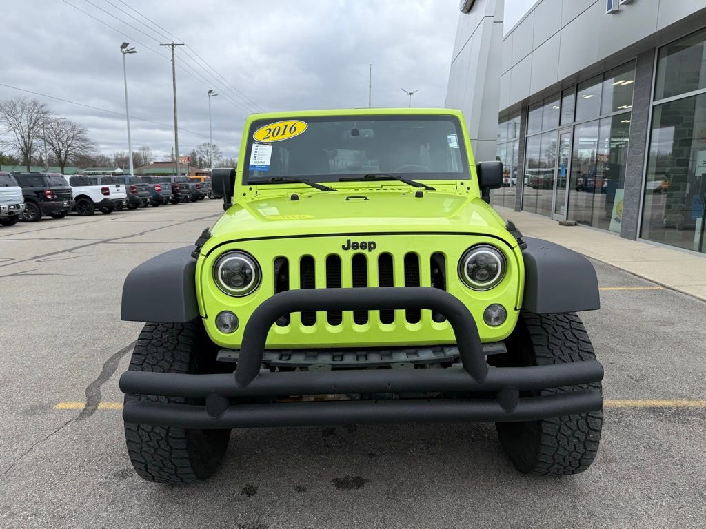 Used 2016 Jeep Wrangler Unlimited Rubicon w/ Connectivity Group image 28