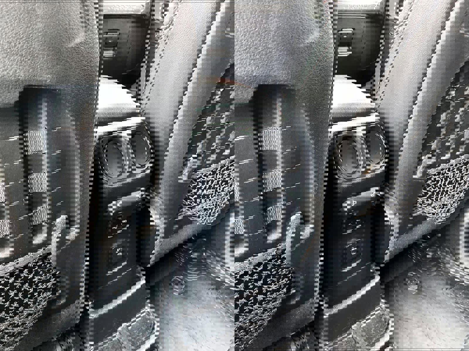 Used 2018 Jeep Wrangler Unlimited Rubicon image 35