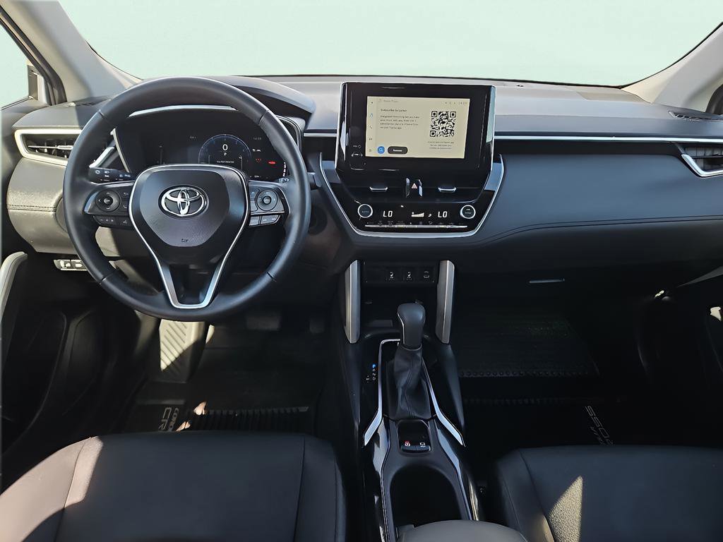 Used 2025 Toyota Corolla Cross XLE image 11