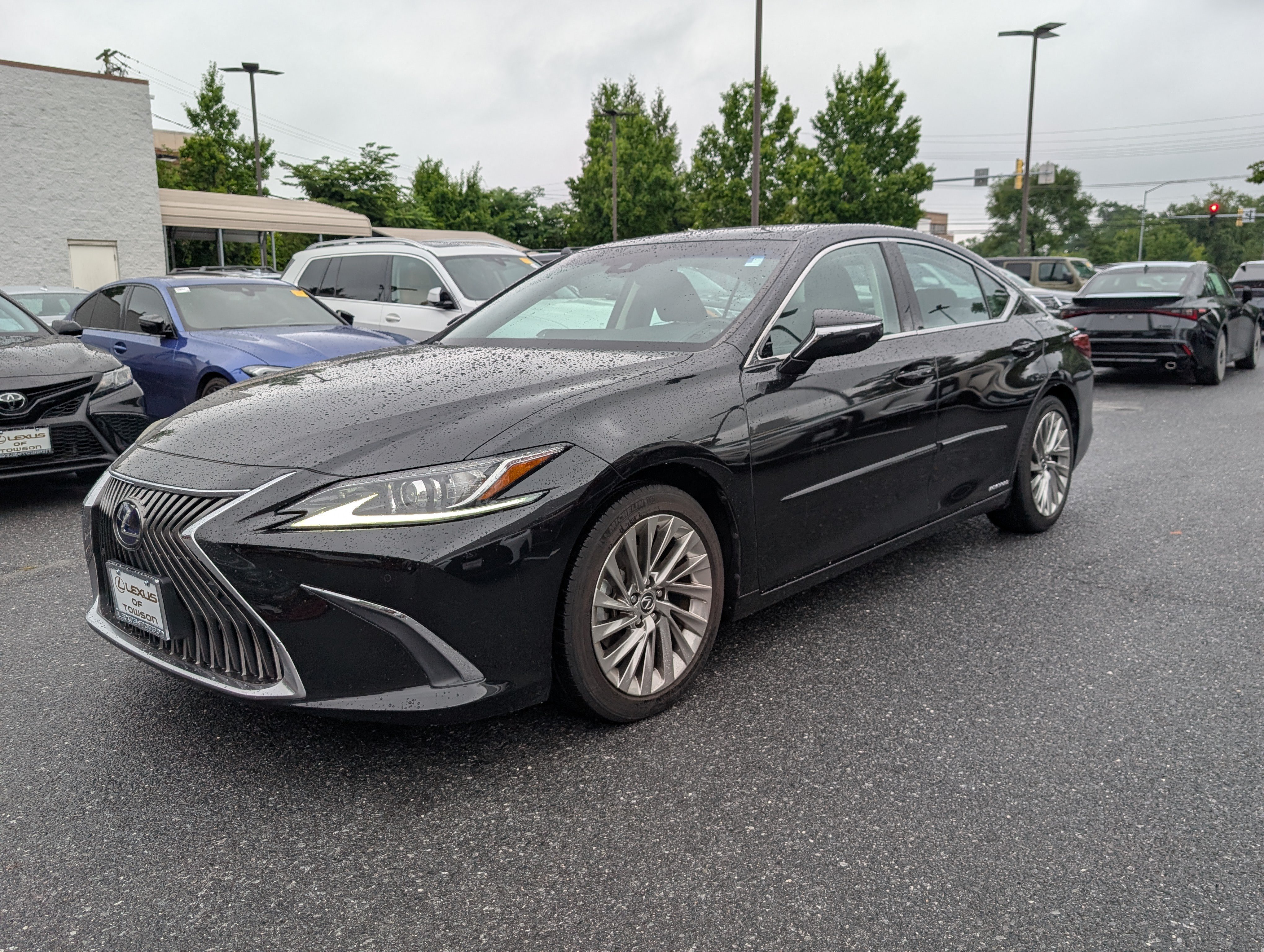 Certified 2021 Lexus ES 300h w/ Accessory Package FWD image 7