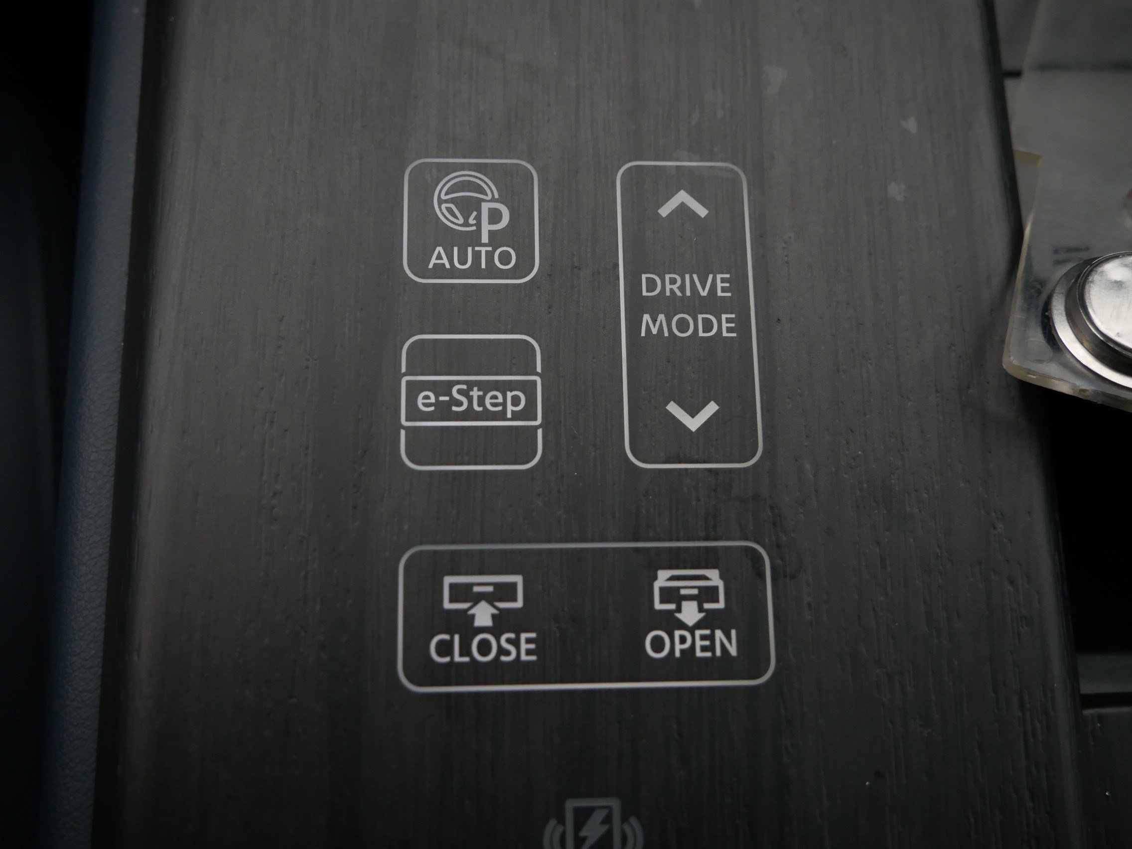 Used 2024 Nissan Ariya PLATINUM+ image 25