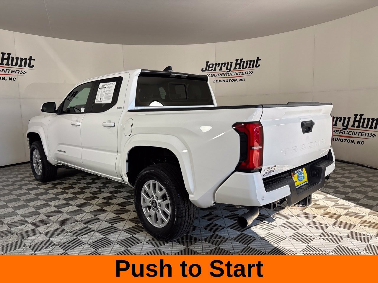 Used 2024 Toyota Tacoma SR5 AWD/4WD image 9