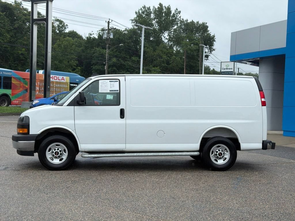 Used 2025 GMC Savana 2500 w/ Driver Convenience Package RWD image 3