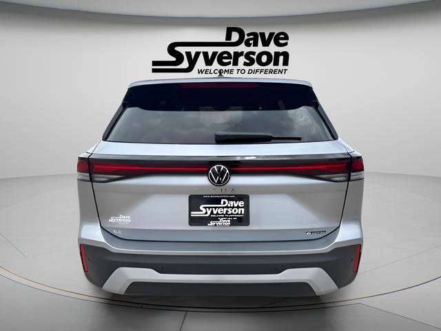 New 2025 Volkswagen Tiguan SE image 3