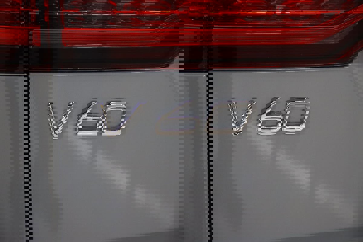 Used 2025 Volvo V60 B5 Cross Country Plus image 7