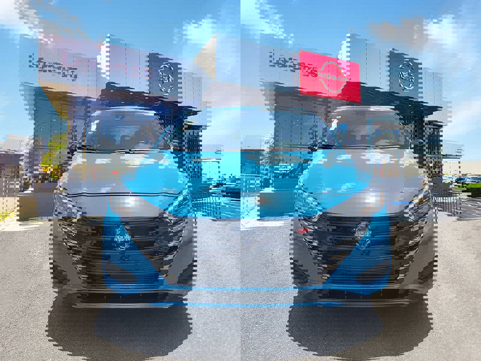 New 2025 Nissan Versa SR w/ Trunk Package image 2