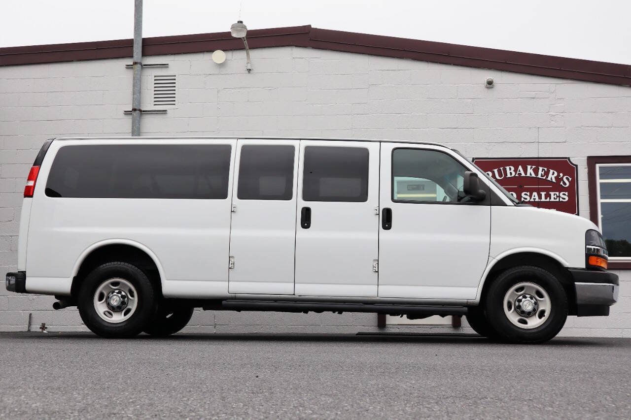 Used 2017 Chevrolet Express 3500 LT w/ LT Preferred Equipment Group RWD image 1