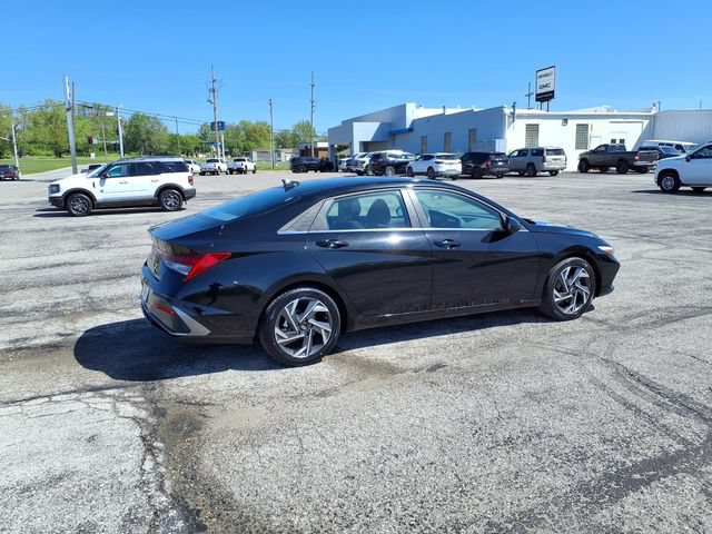 Used 2025 Hyundai Elantra SEL FWD image 15