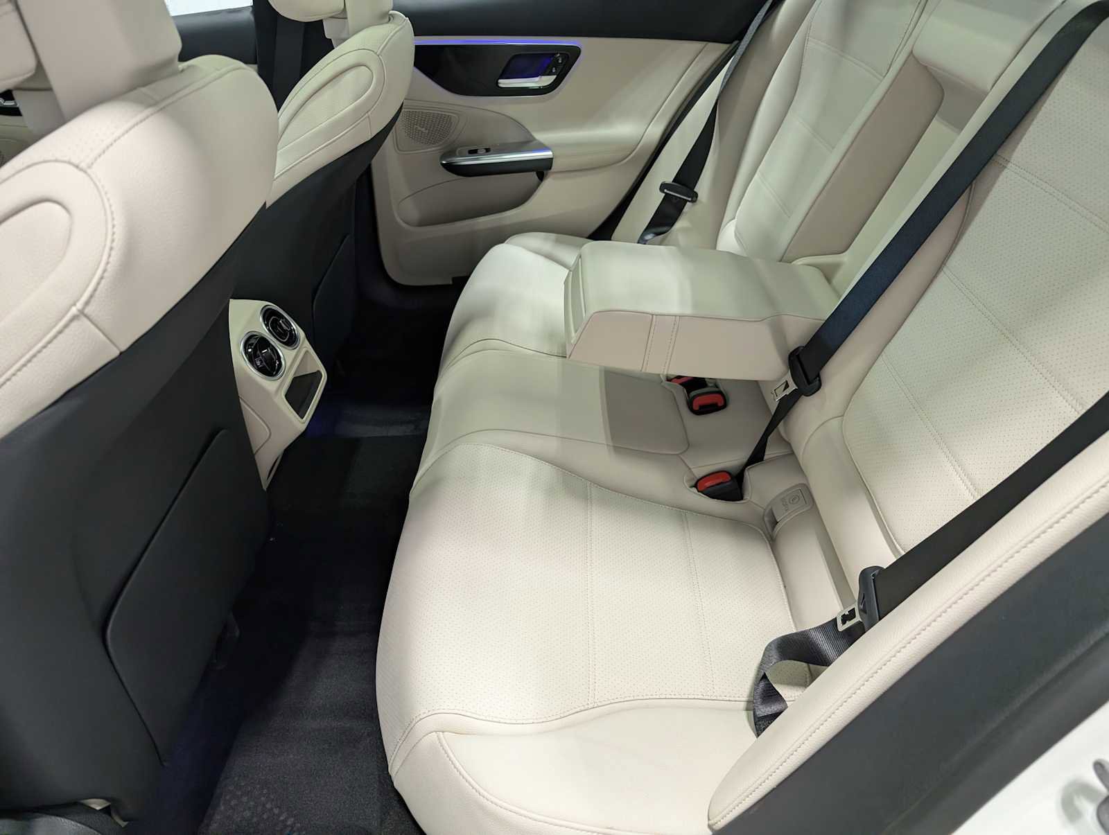 New 2026 Mercedes-Benz C 300 4MATIC Sedan image 21