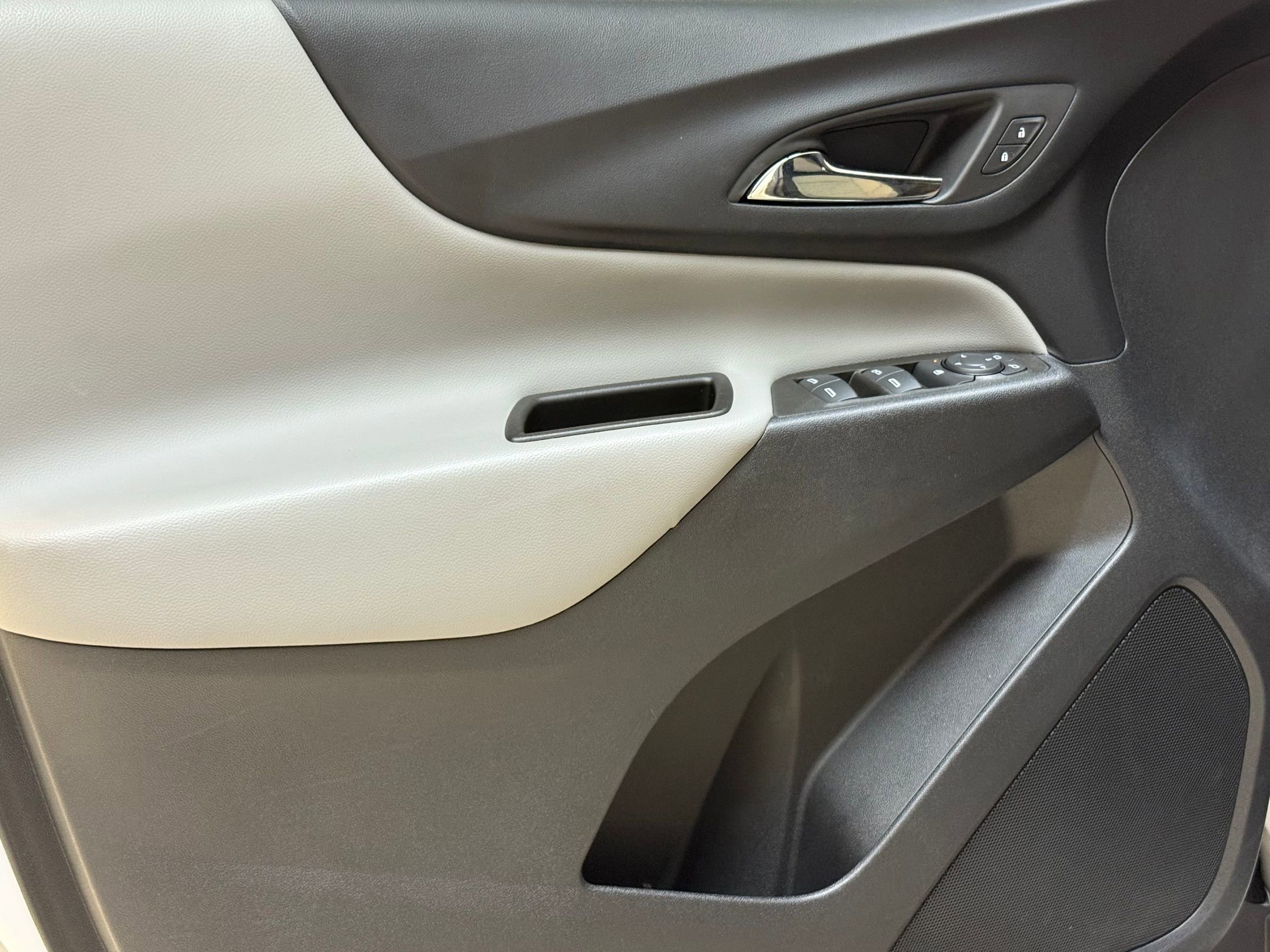 Used 2023 Chevrolet Equinox LS image 19