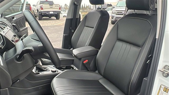 Used 2023 Volkswagen Tiguan SE image 18