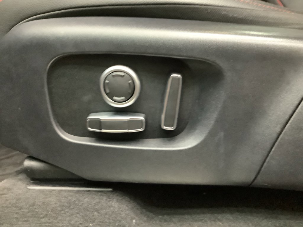 Used 2021 Land Rover Discovery Sport SE R-Dynamic image 15