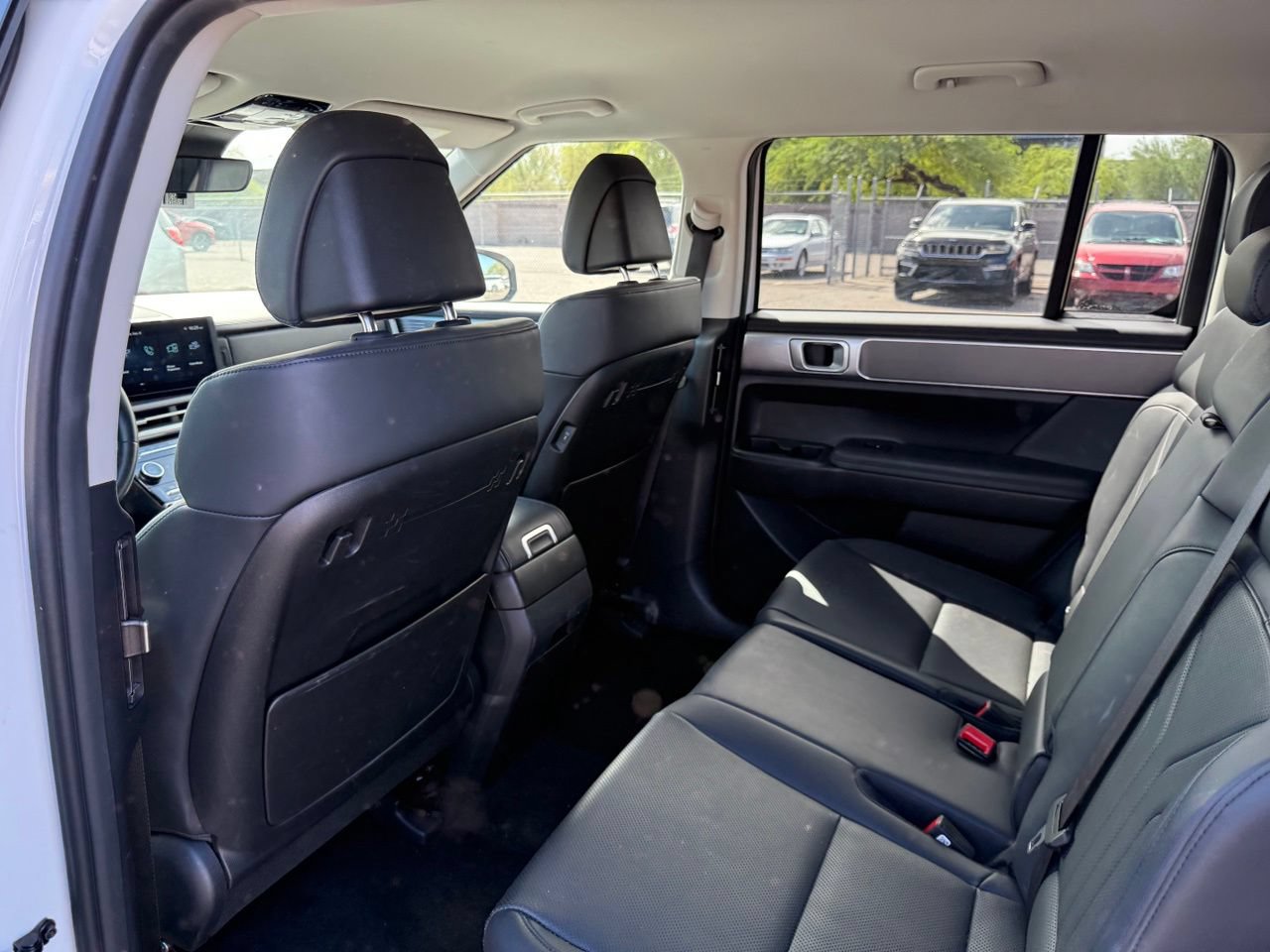 Used 2025 Hyundai Santa Fe SEL AWD/4WD image 9