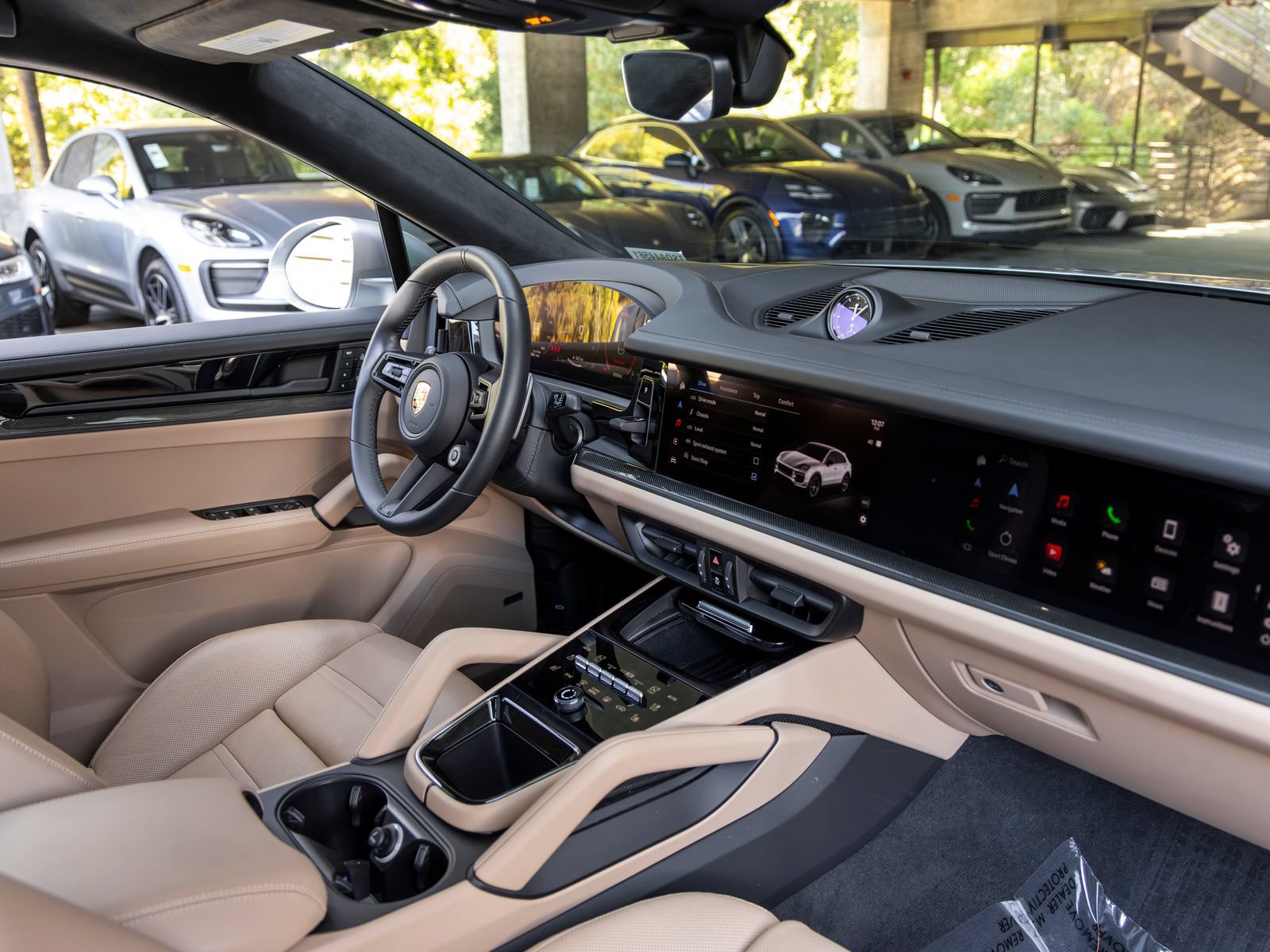 Certified 2025 Porsche Cayenne GTS AWD/4WD image 66