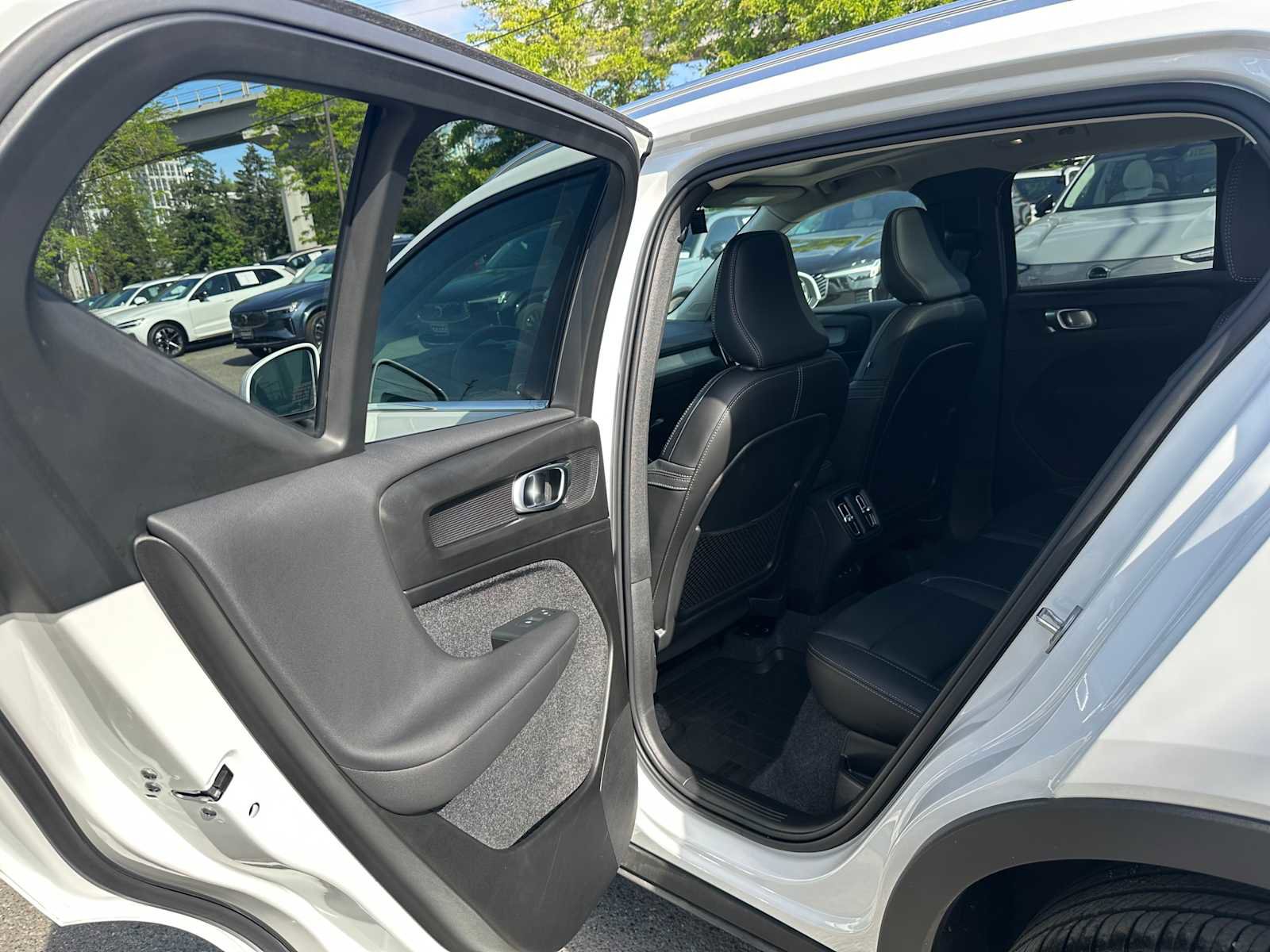 Used 2025 Volvo XC40 B5 Core w/ Protection Package Premier AWD/4WD image 16