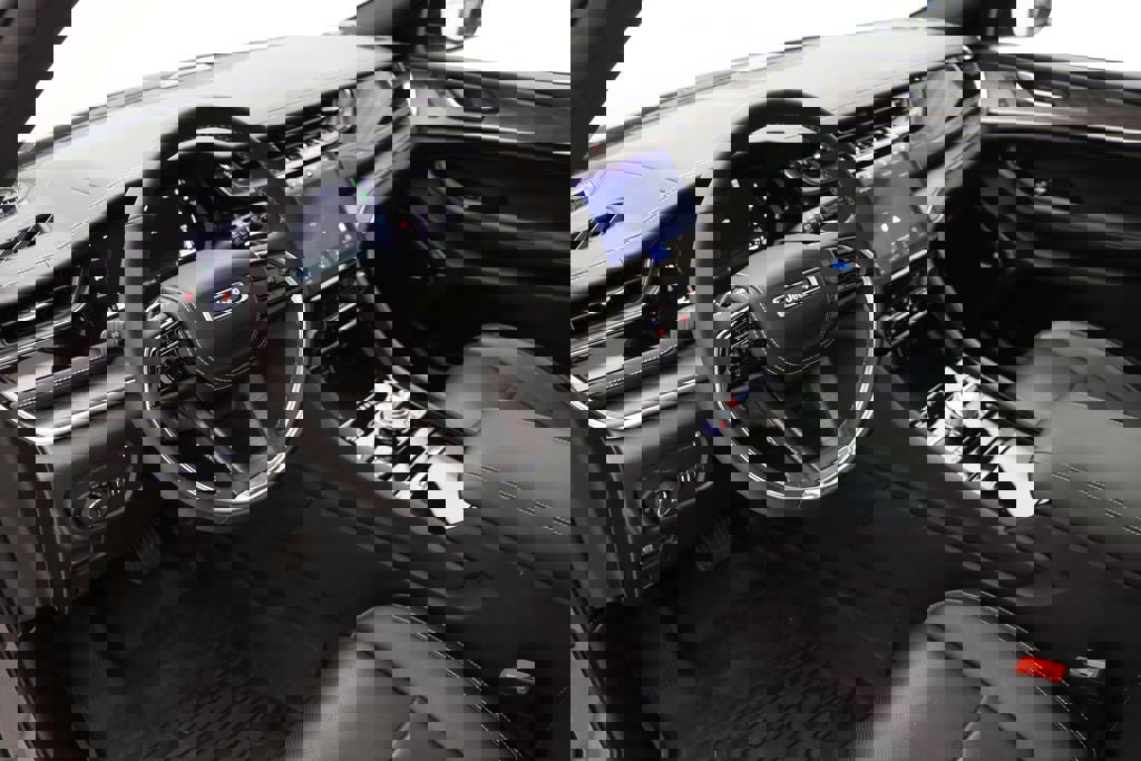 Used 2023 Jeep Grand Cherokee Overland w/ Luxury Tech Group IV image 14