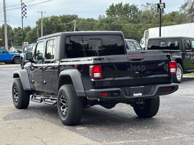 Used 2023 Jeep Gladiator Sport AWD/4WD image 2