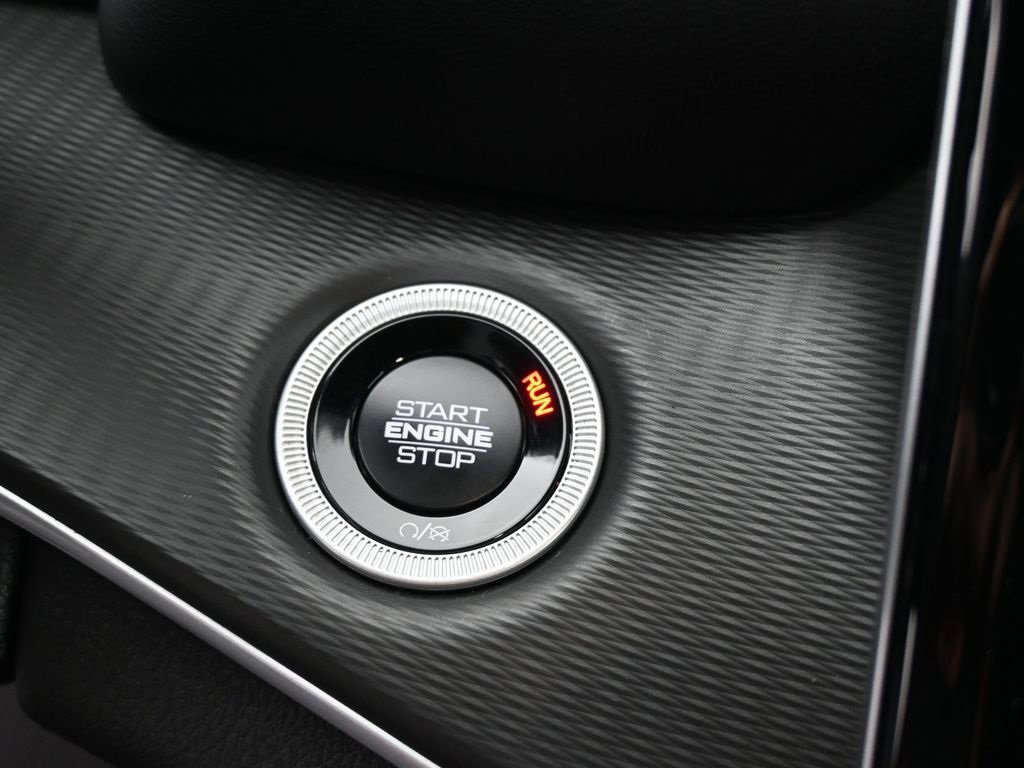 New 2025 Jeep Grand Cherokee L Laredo w/ Luxury Tech Group I image 28