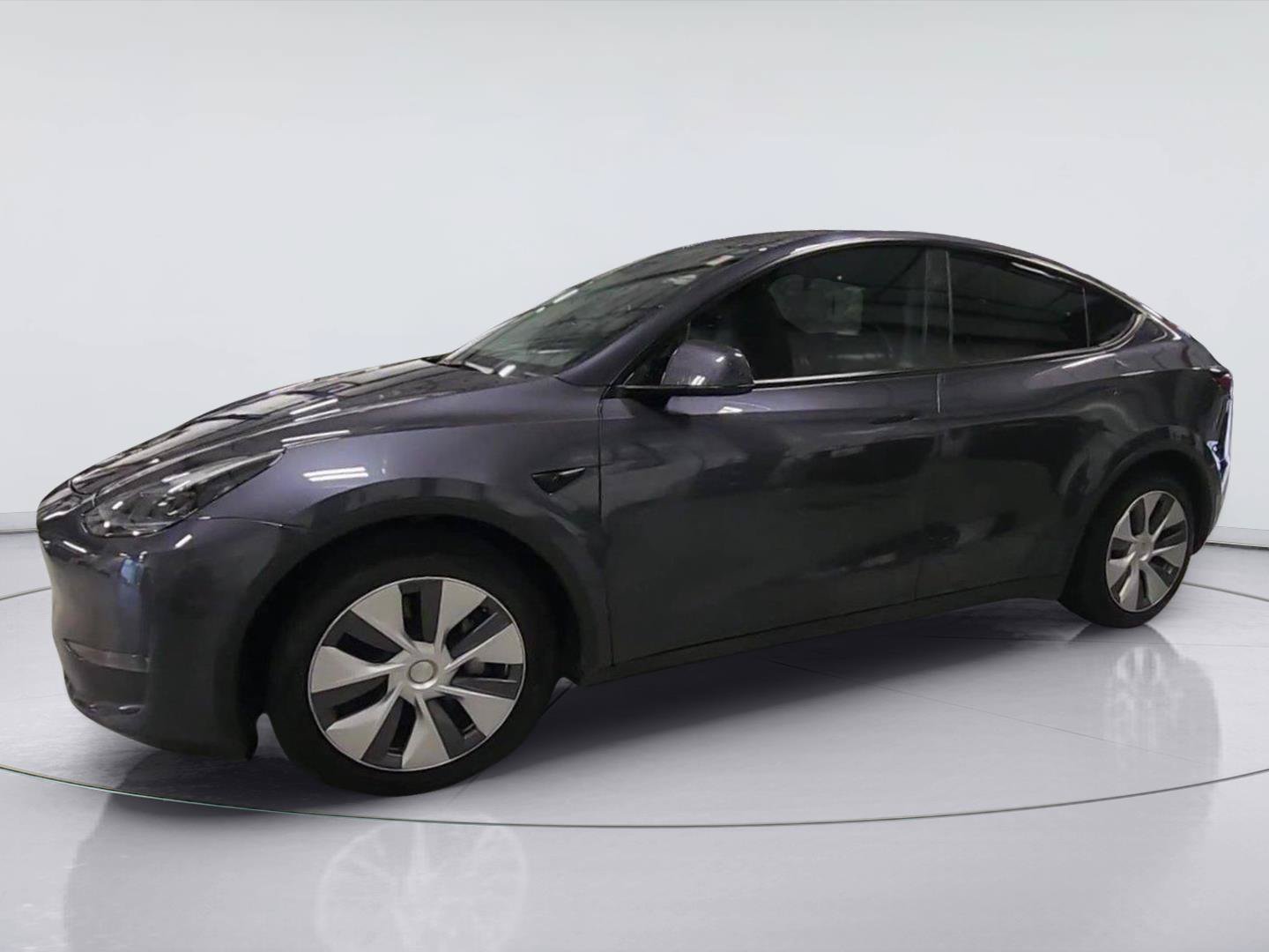 Used 2024 Tesla Model Y Long Range AWD/4WD image 4