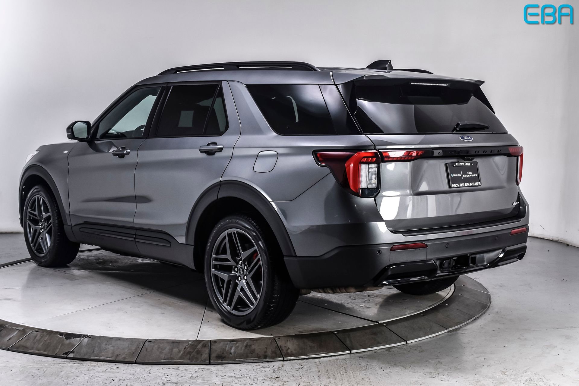 Used 2025 Ford Explorer ST-Line w/ ST-Line Street Pack image 4