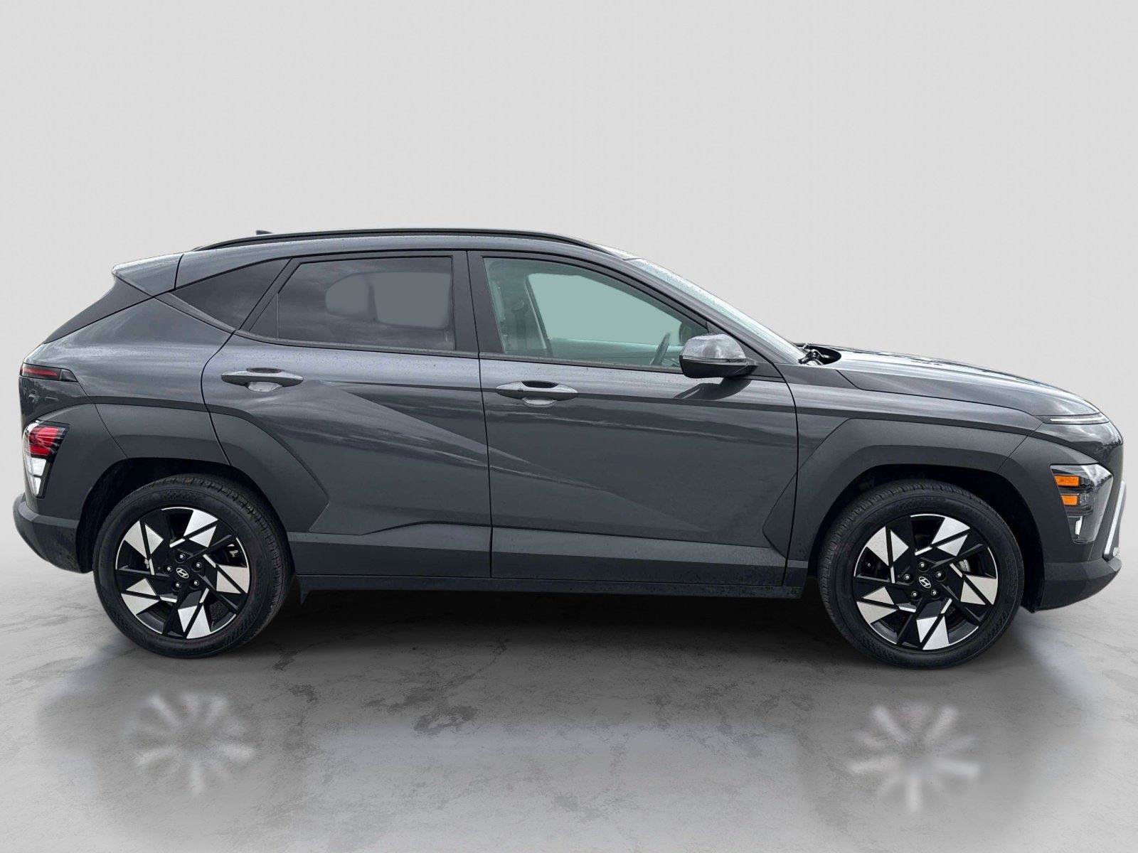 Used 2024 Hyundai Kona SEL FWD image 4