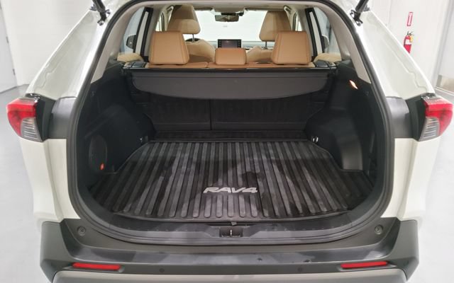 Used 2020 Toyota RAV4 Limited AWD/4WD image 14