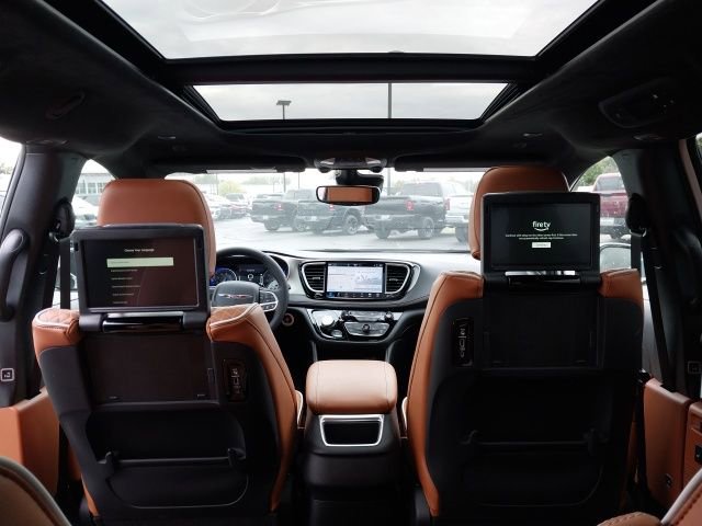 New 2026 Chrysler Pacifica Pinnacle image 10