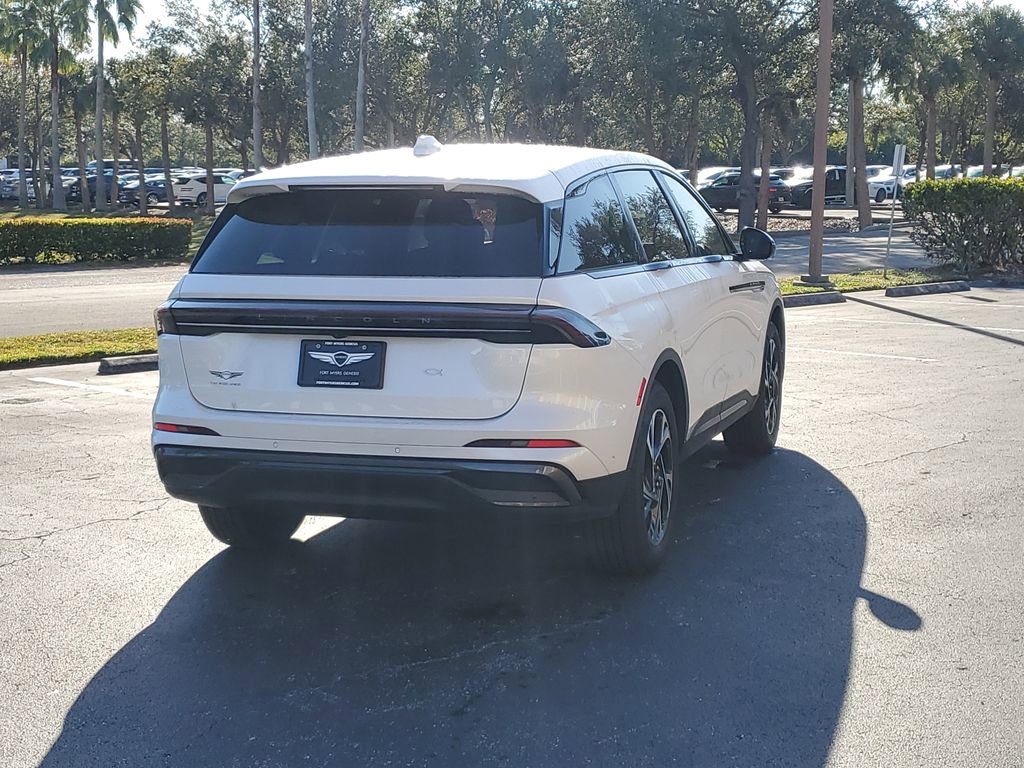 Used 2024 Lincoln Nautilus Premier w/ Jet Appearance Package image 4