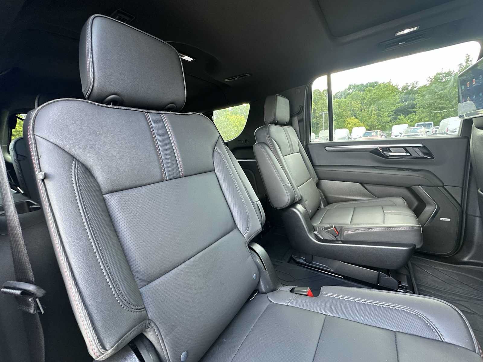 Certified 2025 Chevrolet Suburban RST w/ Advanced Technology Package AWD/4WD image 22