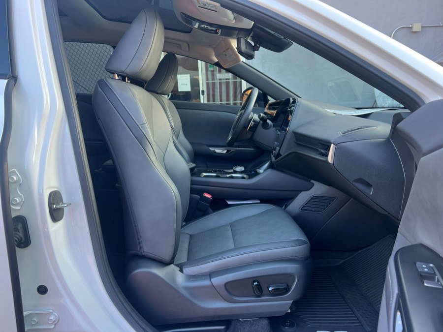 Used 2023 Lexus RZ 450e Premium image 38