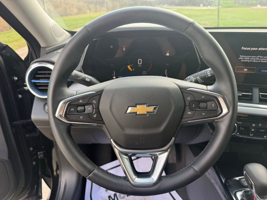 Used 2025 Chevrolet Trax LT w/ LT Convenience Package image 28