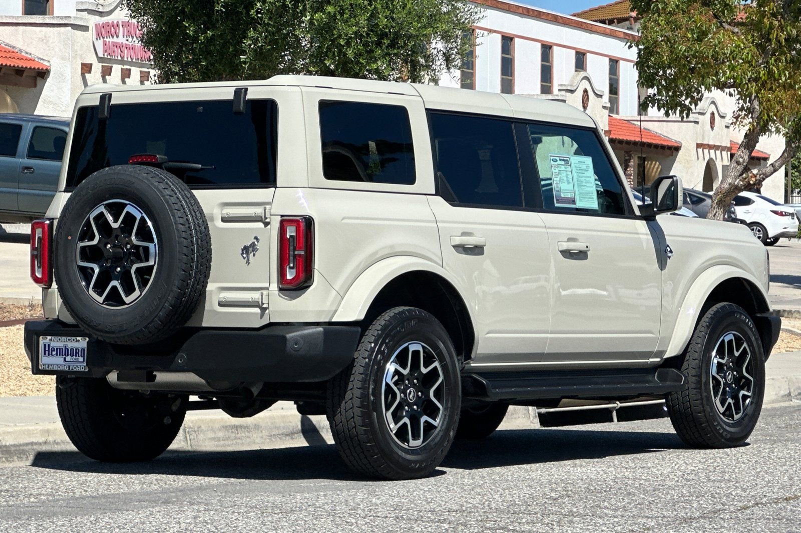 Used 2025 Ford Bronco Outer Banks AWD/4WD image 4