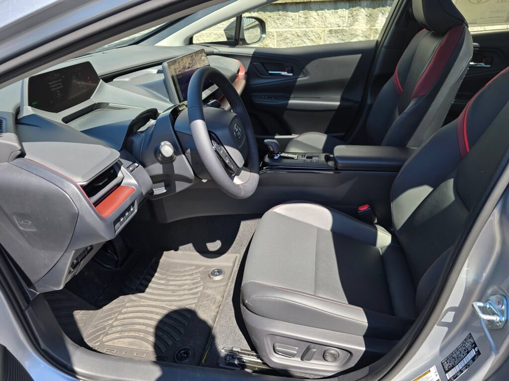 New 2027 Toyota Prius Plug-In Hybrid FWD image 15
