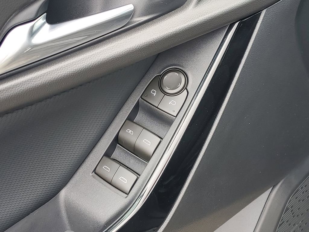 New 2026 Chevrolet Equinox LT w/ Midnight Edition FWD image 19