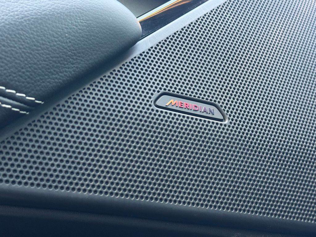 Used 2020 Land Rover Range Rover Velar S image 34