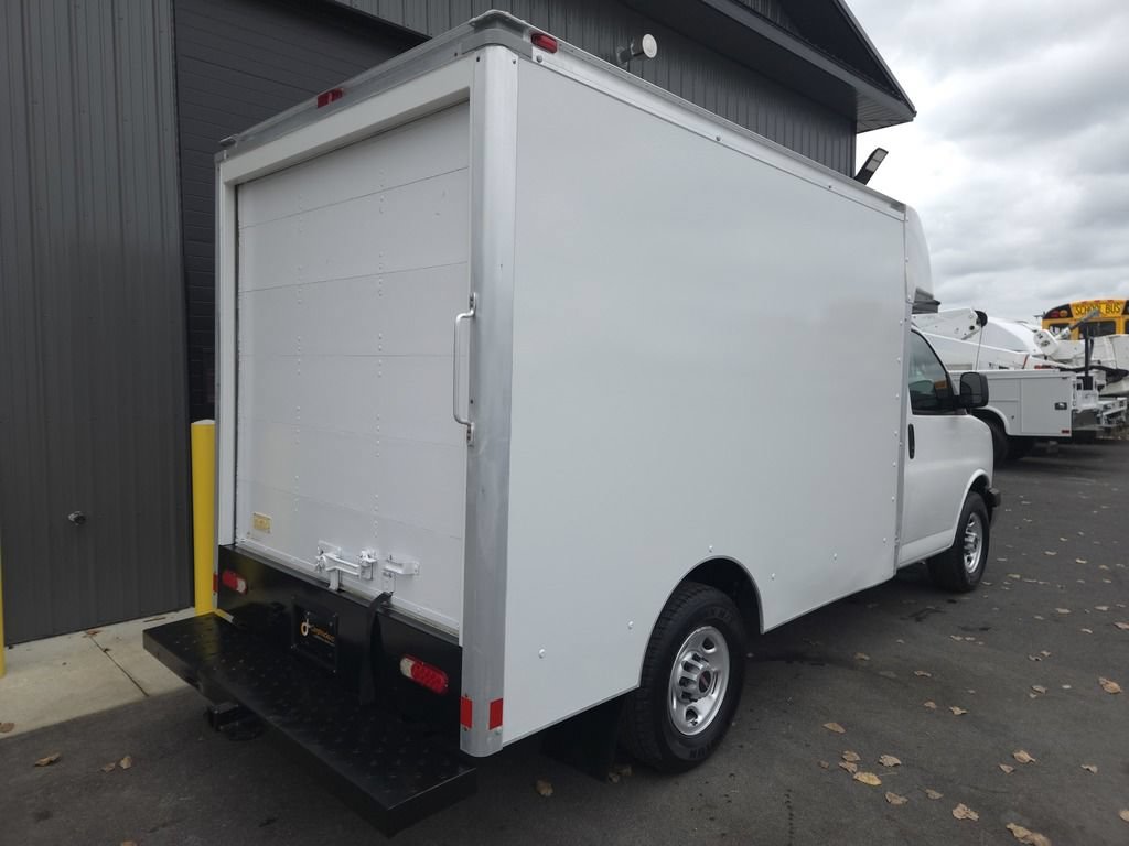 Used 2017 GMC Savana 3500 RWD image 6