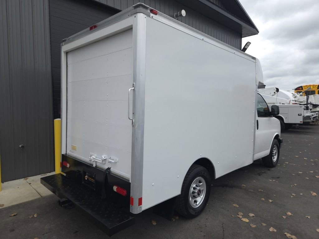 Used 2017 GMC Savana 3500 image 6