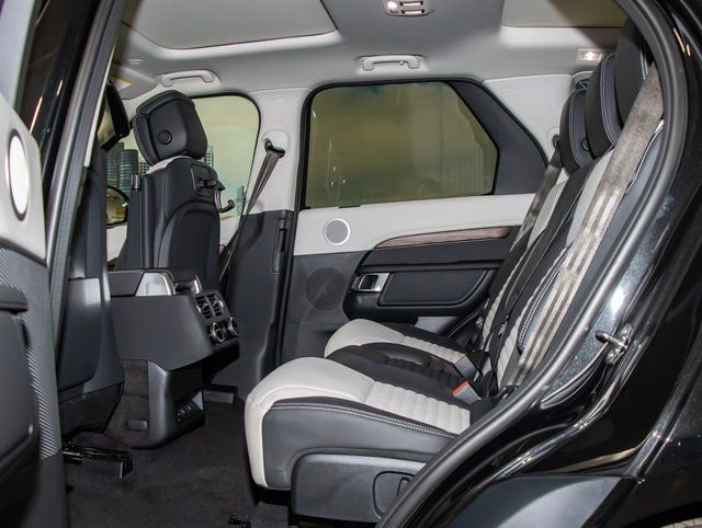 Used 2026 Land Rover Discovery Dynamic SE image 22