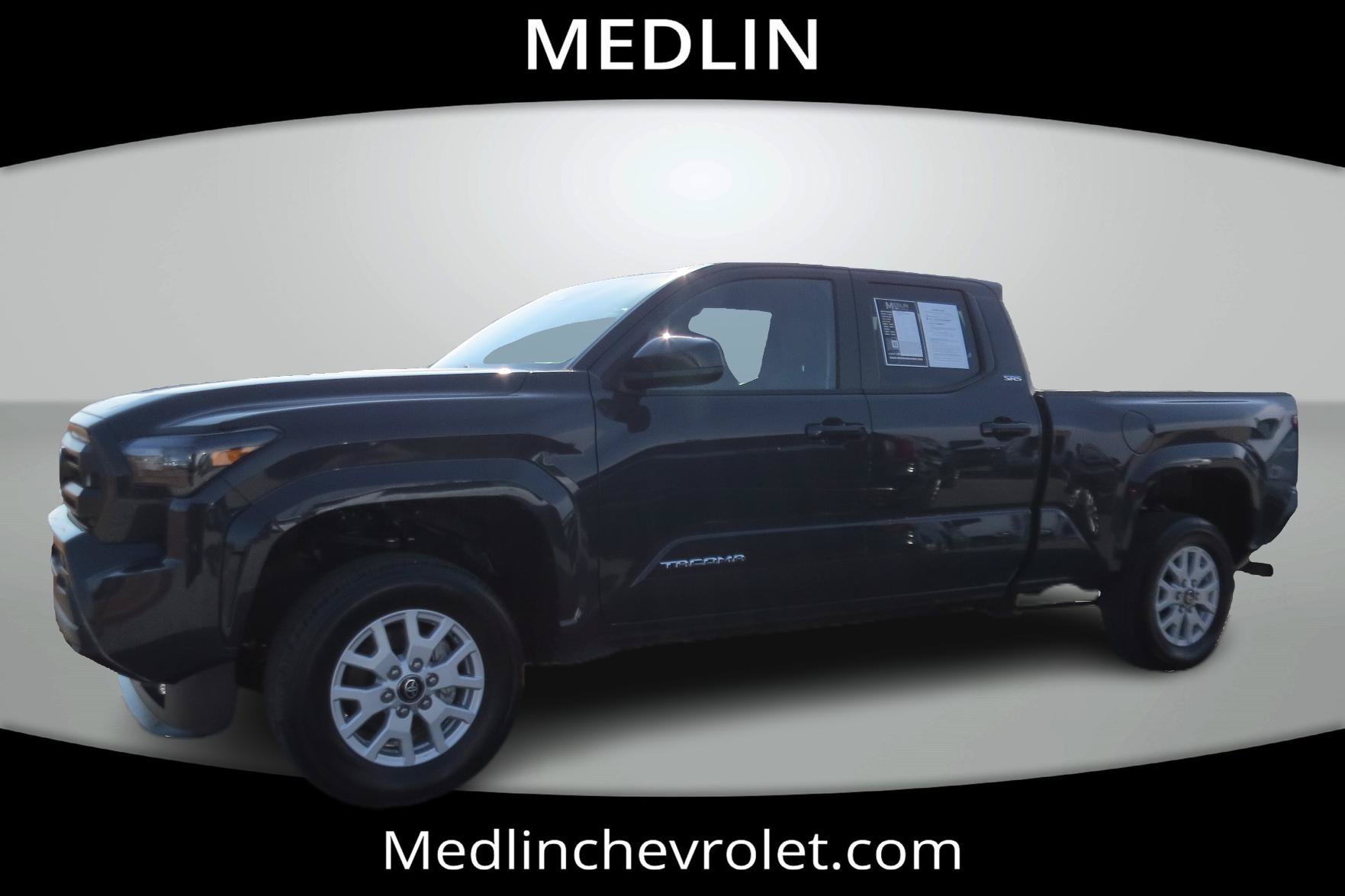 Used 2024 Toyota Tacoma SR5 AWD/4WD image 5