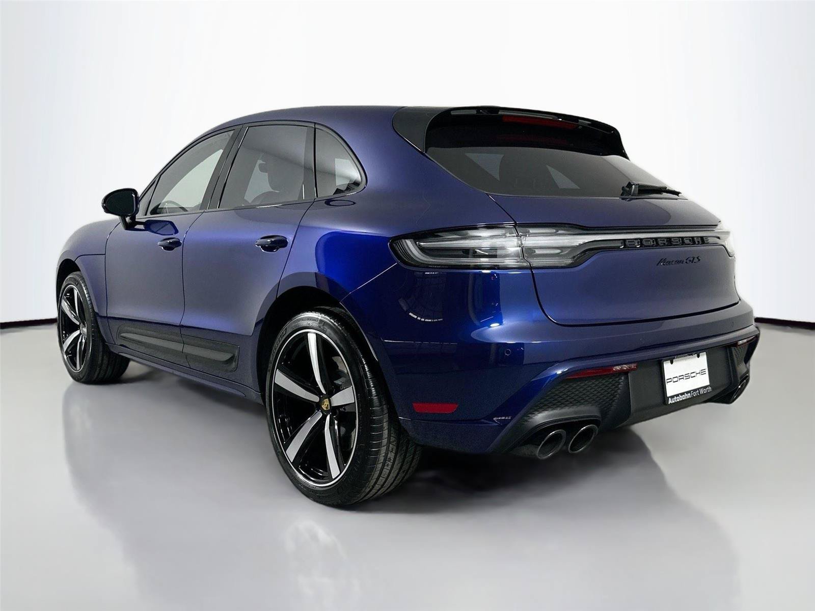 Certified 2025 Porsche Macan GTS AWD/4WD image 3