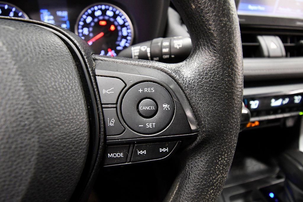 Used 2022 Toyota RAV4 XLE AWD/4WD image 21