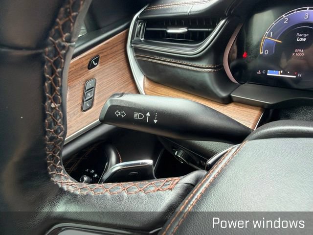 Used 2021 Jeep Grand Cherokee L Summit w/ Luxury Tech Group V AWD/4WD image 40
