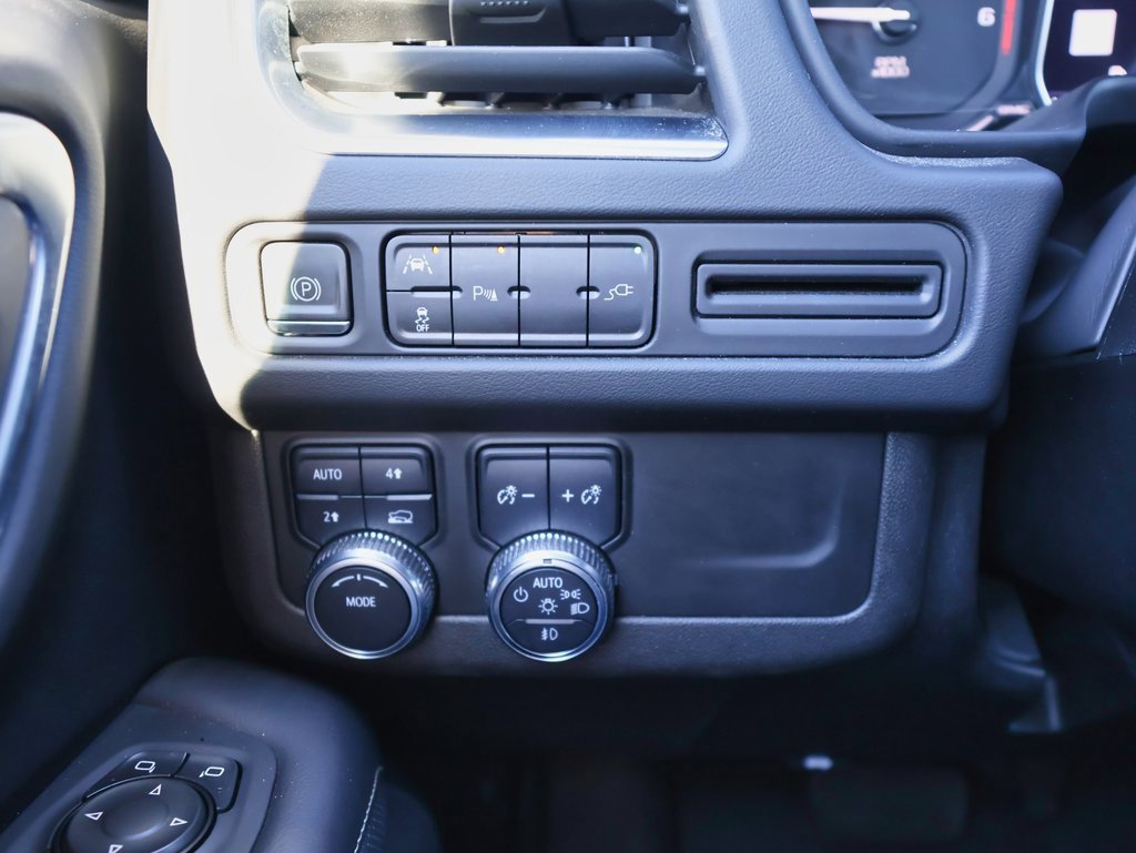 Used 2021 GMC Yukon SLT w/ Rear Media and Nav Package image 26