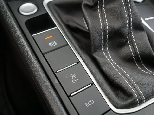 Certified 2023 Volkswagen Jetta SE FWD image 32
